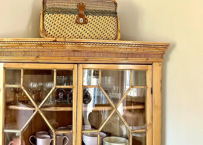 Retreat,ac,pool,ev Car Apartman *